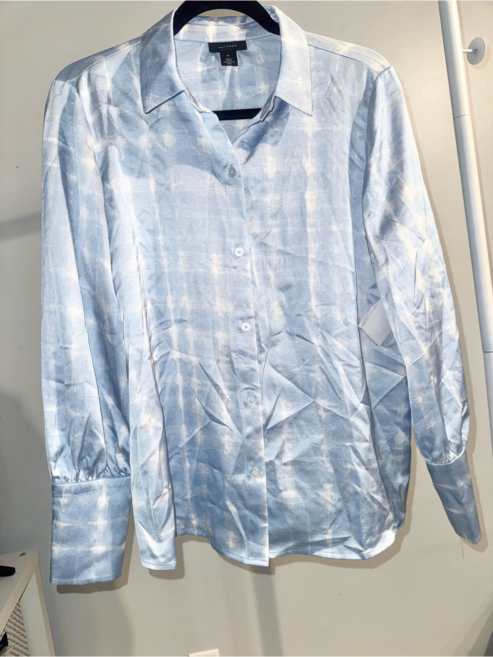 NWT Halogen Light Blue and White Tie-Dye Button-Down Shirt